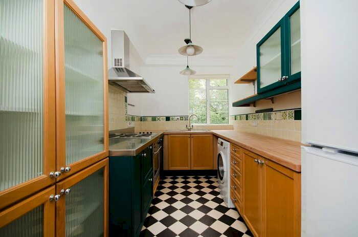 3 Bedroom Maisonette To Rent In Spencer Road, Grove Park, London, W4