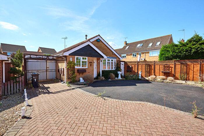 2 Bedroom Bungalow To Rent In Dover Close, Rushden, NN10