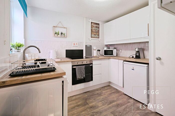 1 Bedroom Flat For Sale In Garfield Road, Paignton, TQ4