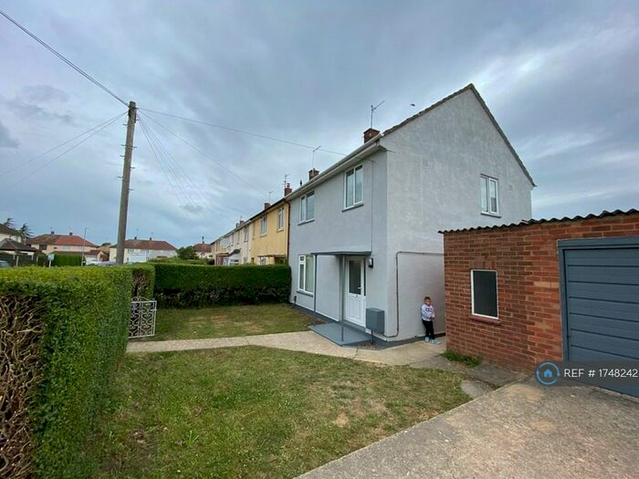 3 Bedroom Semi-Detached House To Rent In Iona Road, Corby, NN17