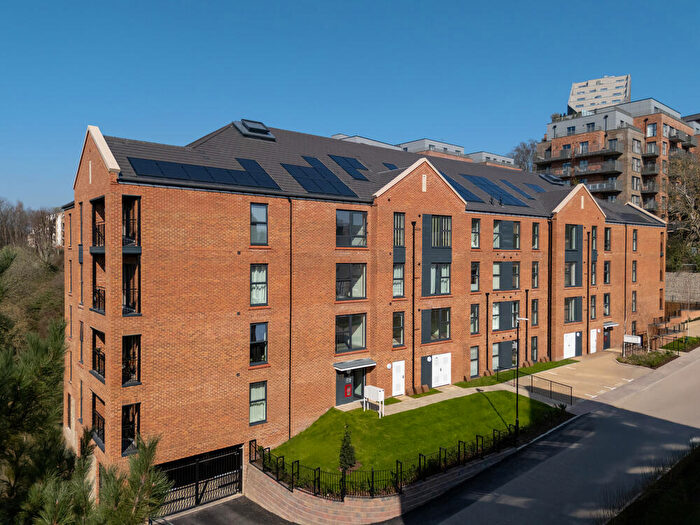 2 Bedroom Apartment For Sale In James Whatman Way, Maidstone, Kent, ME14