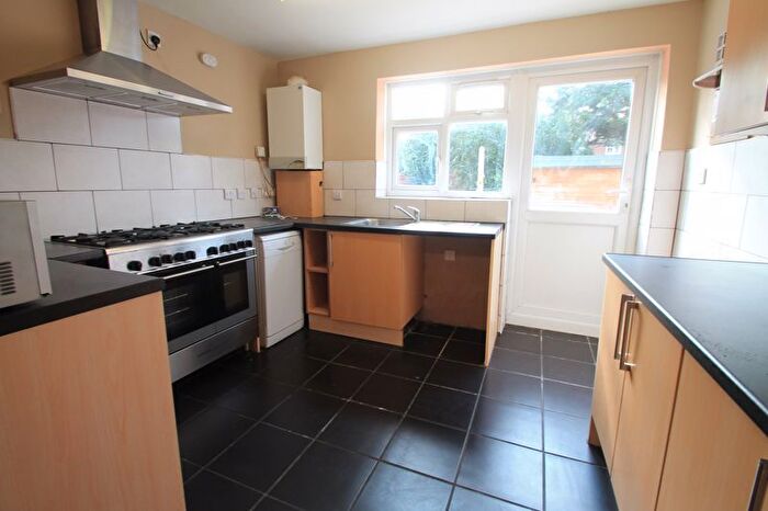 5 Bedroom Semi-Detached House To Rent In New Peachey Lane, Uxbridge, UB8
