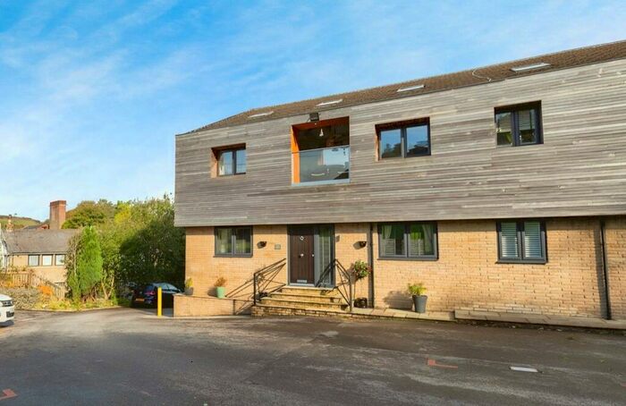 2 Bedroom Town House For Sale In Holcombe Road, Rossendale, BB4