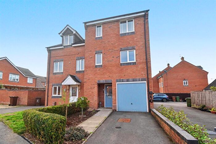 4 Bedroom Semi-Detached House For Sale In , Osbourne Close, Corby, NN18