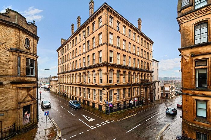 2 Bedroom Flat For Sale In East Parade, Bradford, West Yorkshire, BD1