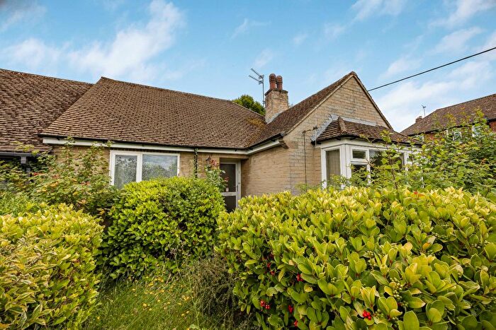 2 Bedroom Bungalow For Sale In Folly View Road, Faringdon, Oxfordshire, SN7