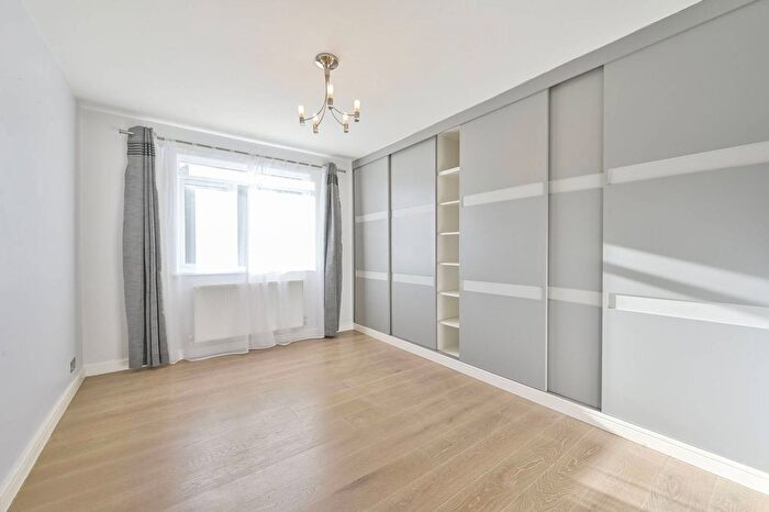 2 Bedroom Flat To Rent In Inner Park Road, Southfields, London, SW19