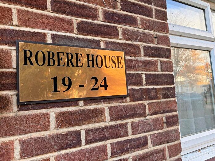 1 Bedroom Flat To Rent In Robere House, SO19