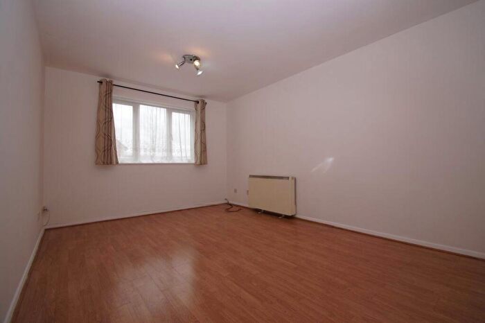1 Bedroom Flat To Rent In Walpole Road, Burnham Gate, SL1