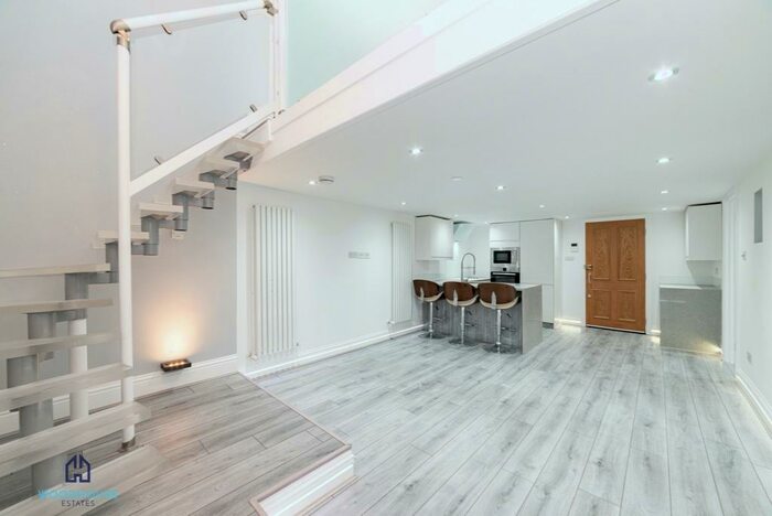 2 Bedroom Apartment To Rent In Royal Drive, London, N11