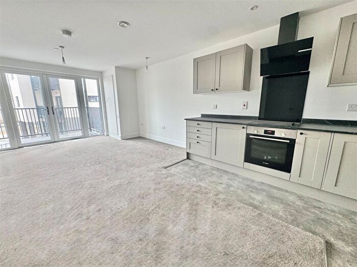 2 Bedroom Flat To Rent In Flat, Martin Court, Hastings, TN34