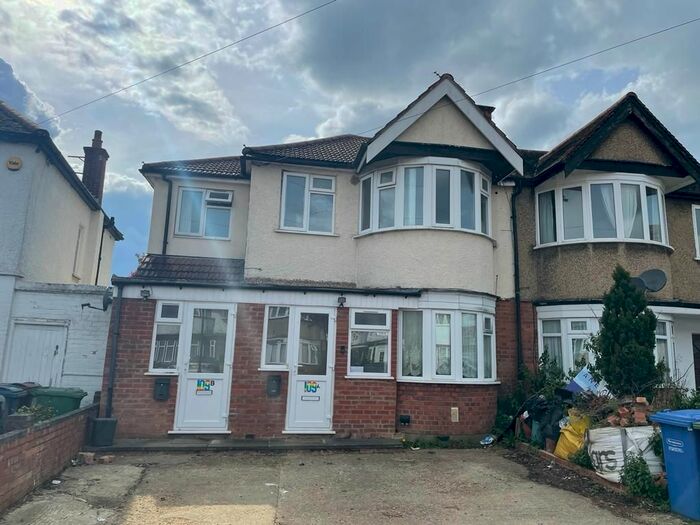 4 Bedroom Semi-Detached House To Rent In Lynton Road, Harrow, HA2