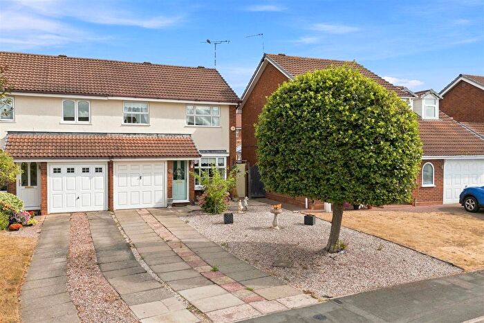 3 Bedroom Semi-Detached House For Sale In Appledore Drive, Coventry, CV5