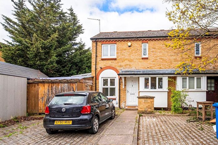 1 Bedroom Semi-Detached House To Rent In Chaucer Drive, London Bridge, SE1