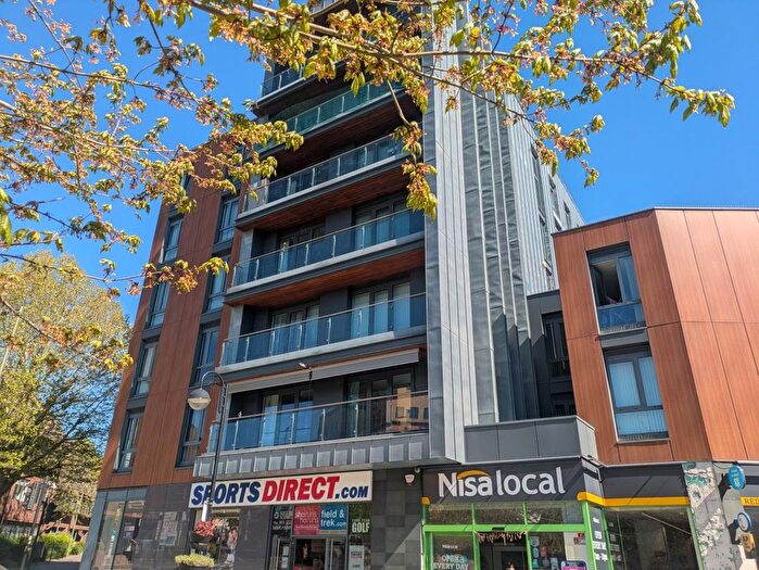 2 Bedroom Flat To Rent In Queensway, Redhill, RH1
