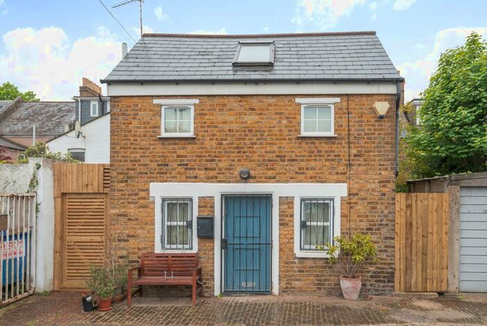 1 Bedroom Cottage To Rent In Lizban Street London, SE3