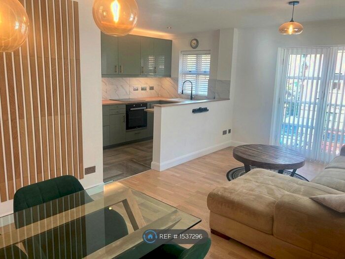 2 Bedroom Flat To Rent In Egerton House, Manchester, M15