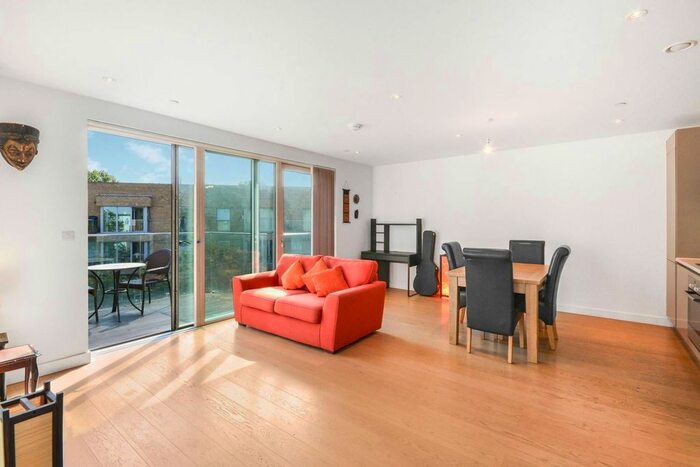 1 Bedroom Flat To Rent In Tyler Court, New Paragon Walk, London, Elephant And Castle, London, SE17