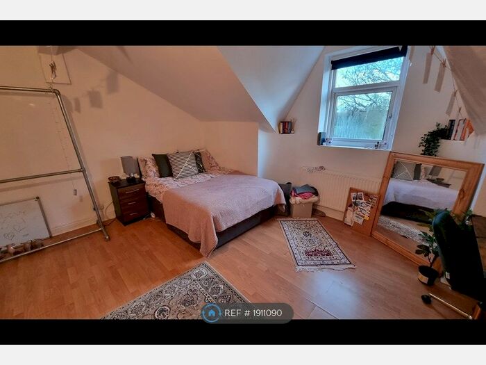5 Bedroom Terraced House To Rent In Platt Lane, Manchester, M14