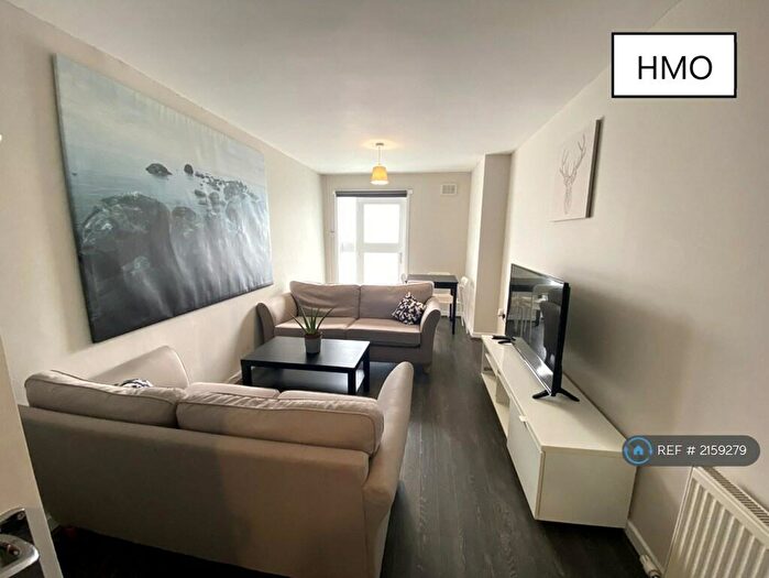 4 Bedroom Maisonette To Rent In Hmo Westercommon Road, Glasgow, G22