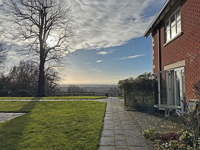 2 Bedroom Flat For Sale In Coopers Hill Road, Nutfield, Redhill, RH1