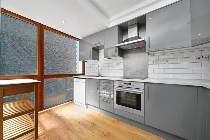 3 Bedroom House To Rent In Fairclough Street, Aldgate, London, E1