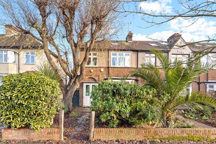 5 Bedroom Property For Sale In Lionel Road North, Brentford, TW8