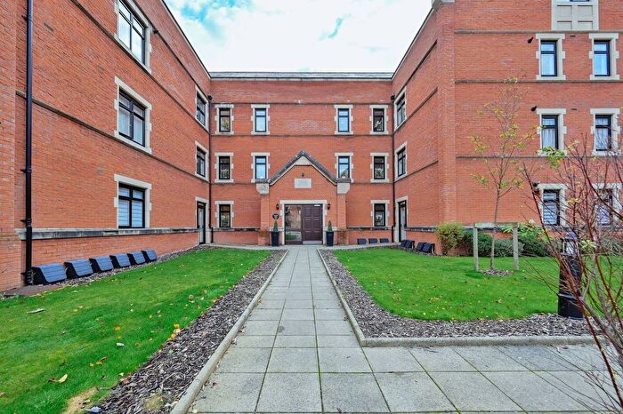 2 Bedroom Flat For Sale In Marlborough Drive, Bushey, WD23