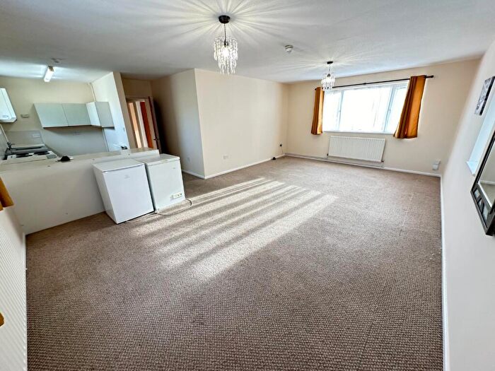 2 Bedroom Flat To Rent In Flat Putteridge Road, Luton, Bedfordshire, LU2