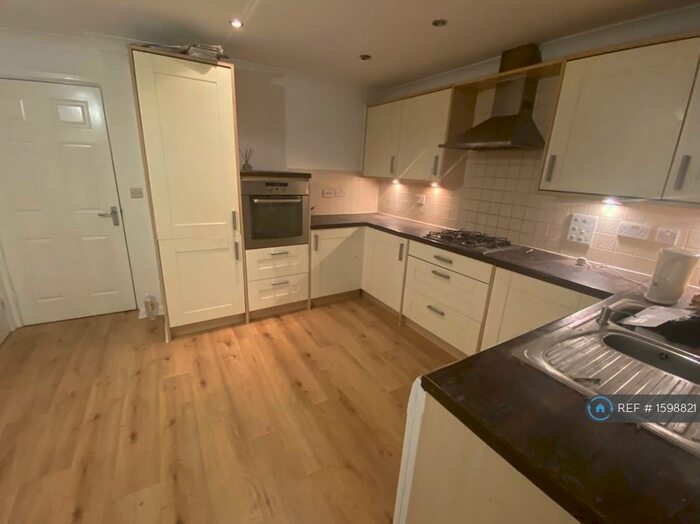 4 Bedroom Terraced House To Rent In Paignton Close, Romford, RM3