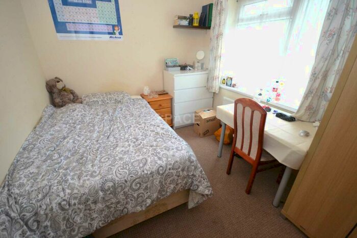 4 Bedroom Semi-Detached House To Rent In Stanhope Road, Reading, RG2