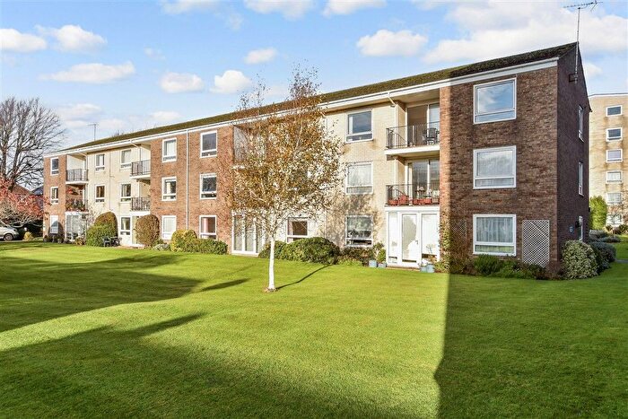 2 Bedroom Flat For Sale In Pevensey Garden, Worthing, West Sussex, BN11
