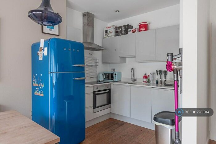 2 Bedroom Flat To Rent In Rondu Road, London, NW2