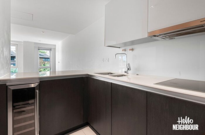 2 Bedroom Flat To Rent In Belvedere House, Kew Bridge Road, Brentford, TW8