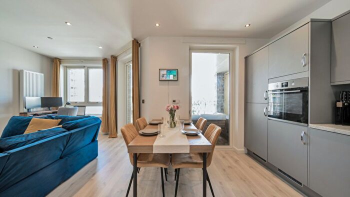 2 Bedroom Flat For Sale In Bishop Apartments, Frogley Park, Barking, IG11