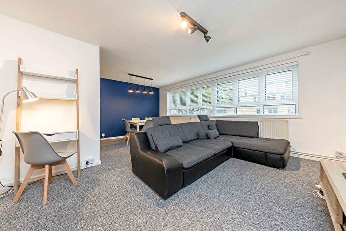 2 Bedroom Flat To Rent In Cheesemans Terrace, London, W14