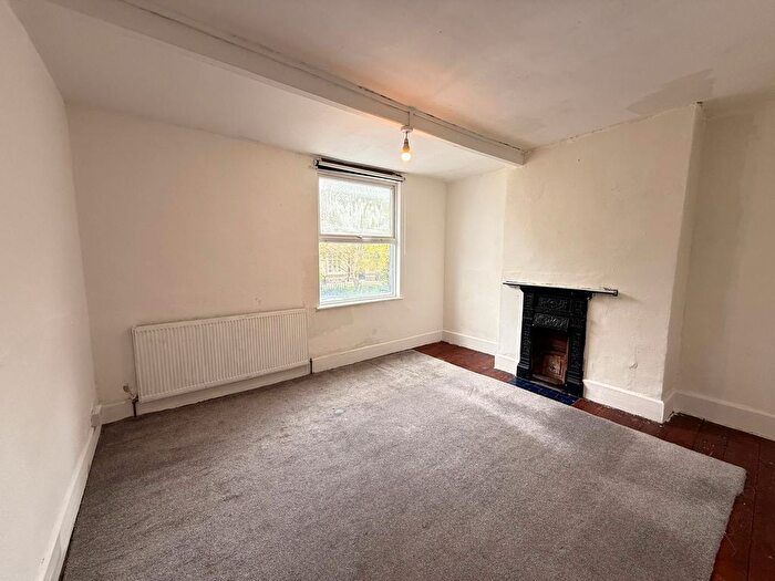 2 Bedroom Flat To Rent In High Street North Dunstable, Bedfordshire, LU6