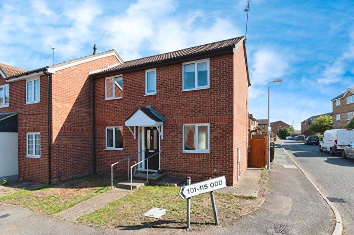 3 Bedroom End Of Terrace House For Sale In Parsonage Road, Grays, Essex, RM20