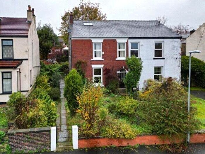 6 Bedroom Semi-Detached House To Rent In Mizzy Road, Rochdale, Greater Manchester, OL12