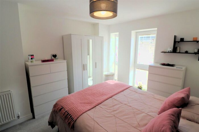 2 Bedroom Flat For Sale In Luna St. James, St. James Road, Brentwood, Essex, CM14