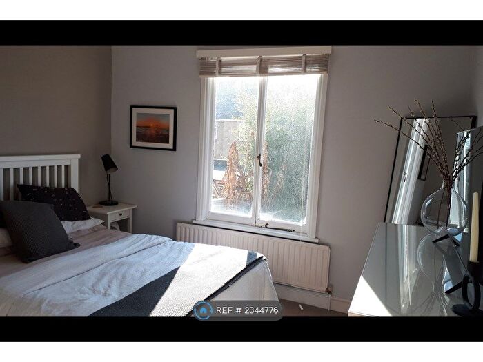 1 Bedroom Flat To Rent In St Luke's Avenue, London, SW4