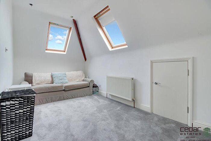 3 Bedroom Flat To Rent In Compayne Gardens, South Hampstead, NW6
