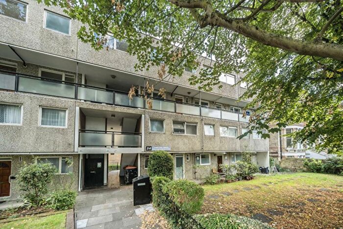 3 Bedroom Flat To Rent In Carlton Drive, Putney, SW15