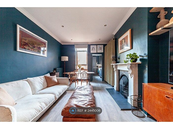 2 Bedroom Flat To Rent In Colverstone Crescent, London, E8