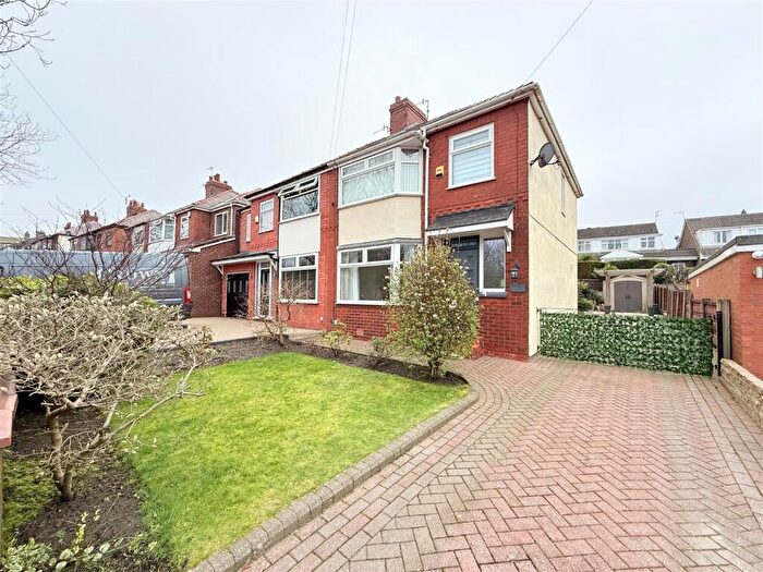 3 Bedroom Semi Detached House For Sale In Huddersfield Road, Carrbrook, Stalybridge, SK15