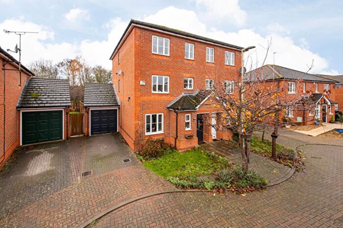 4 Bedroom Semi Detached House For Sale In Abbey Brook, Didcot, OX11