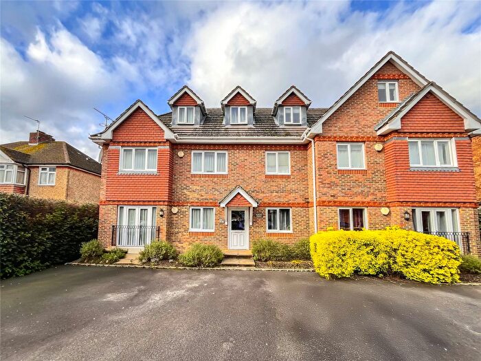2 Bedroom Flat For Sale In - Chertsey Road, Ashford, Surrey, TW15