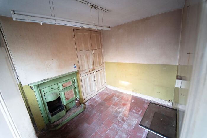 3 Bedroom End Of Terrace House For Sale In Leighswood Road, Aldridge, Walsall, WS9