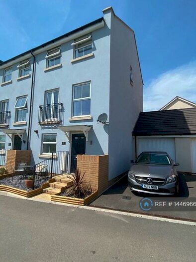 4 Bedroom Semi-Detached House To Rent In Calves Garden, Patchway, Bristol, BS34