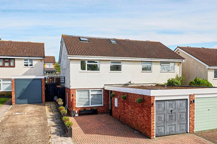 4 Bedroom Semi-Detached House For Sale In Smarts Green, Cheshunt, EN7